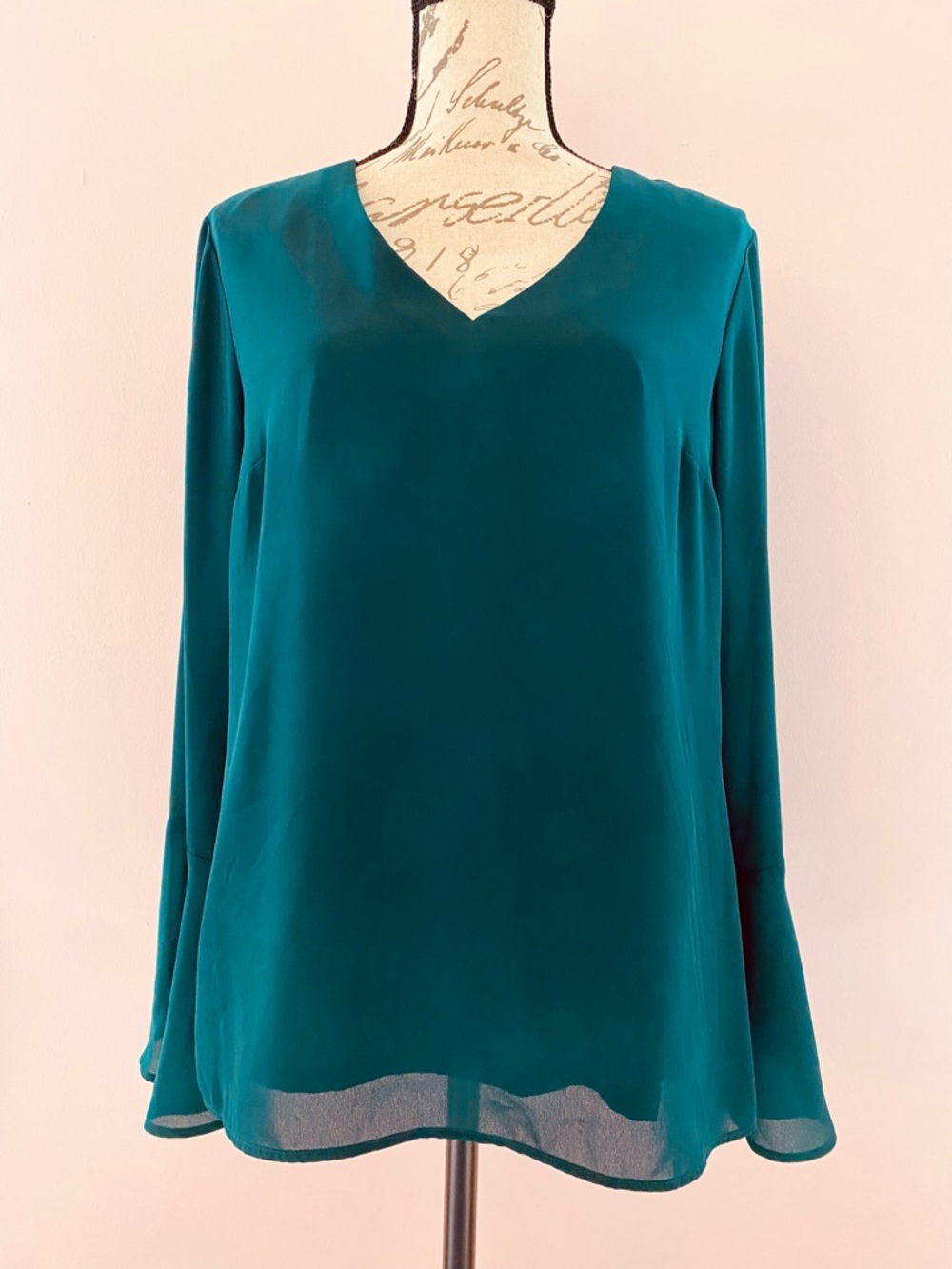 Banana Republic V-Neck Long Sleeve Blouse